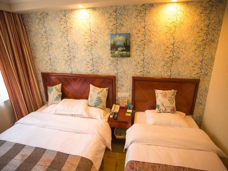 Greentree Pudong Airport Chuansha Express Hotel 3*