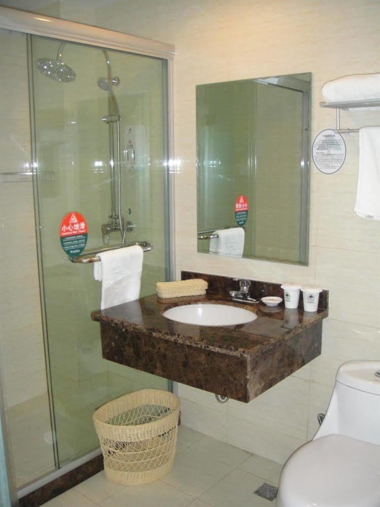 Hotel Greentree Pudong Airport Chuansha Express 3*